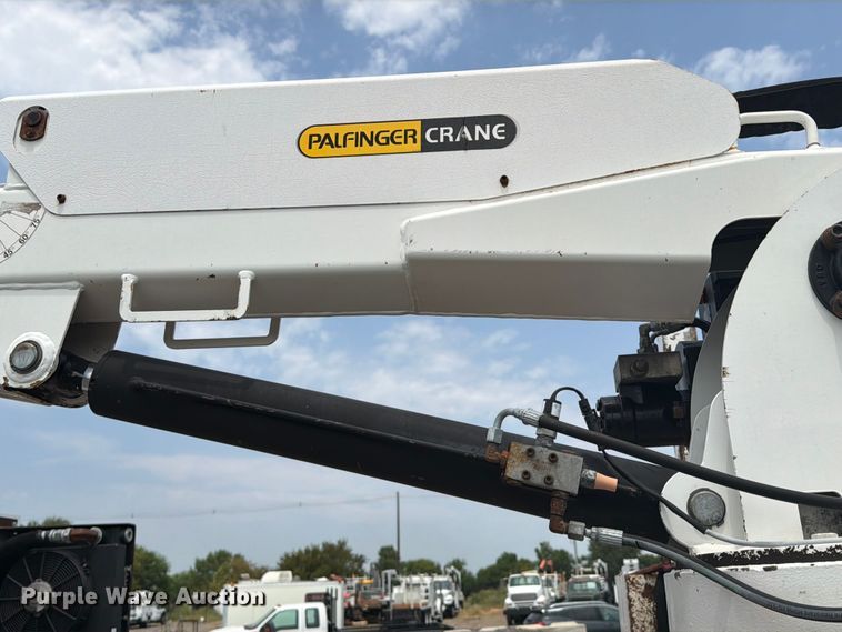 image for item FB5010 2013 Freightliner 108SD utility / service truck