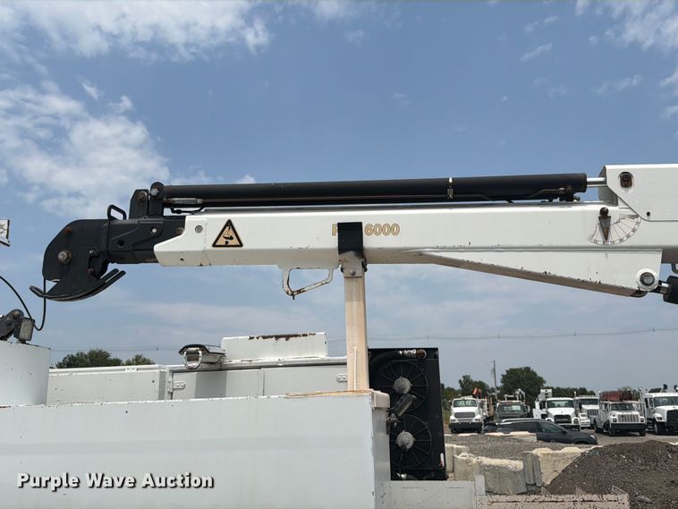 image for item FB5010 2013 Freightliner 108SD utility / service truck
