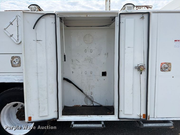 image for item FB5010 2013 Freightliner 108SD utility / service truck