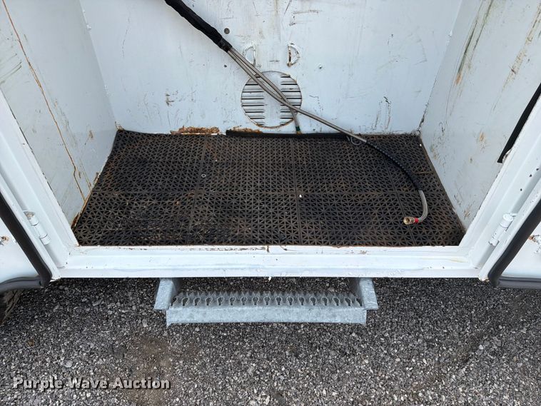 image for item FB5010 2013 Freightliner 108SD utility / service truck