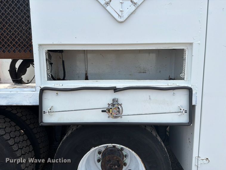 image for item FB5010 2013 Freightliner 108SD utility / service truck