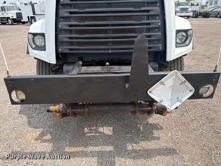 image for item FB5010 2013 Freightliner 108SD utility / service truck