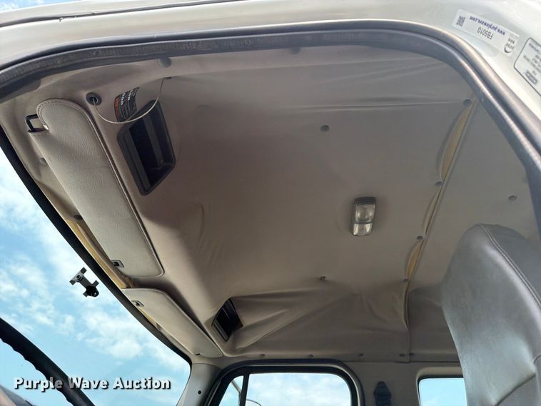 image for item FB5010 2013 Freightliner 108SD utility / service truck