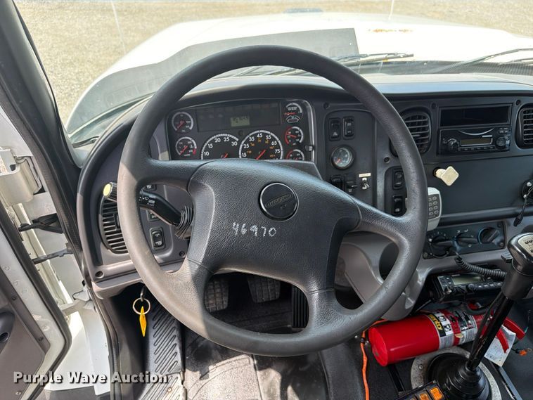 image for item FB5010 2013 Freightliner 108SD utility / service truck