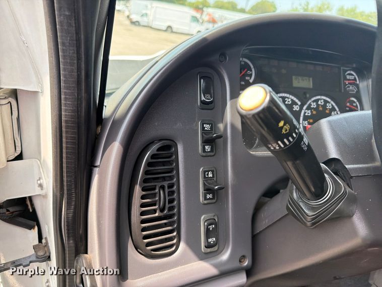 image for item FB5010 2013 Freightliner 108SD utility / service truck