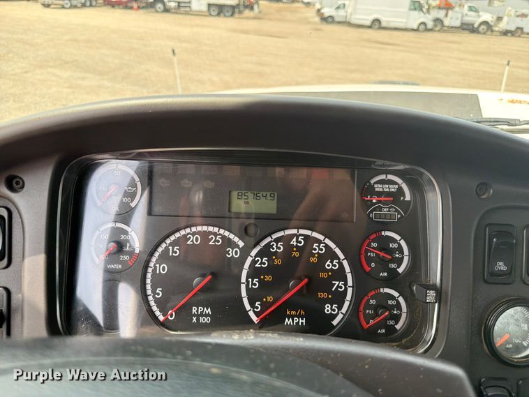 image for item FB5010 2013 Freightliner 108SD utility / service truck