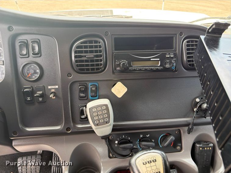 image for item FB5010 2013 Freightliner 108SD utility / service truck