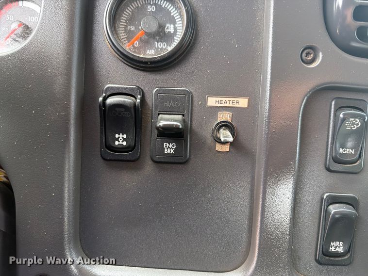 image for item FB5010 2013 Freightliner 108SD utility / service truck
