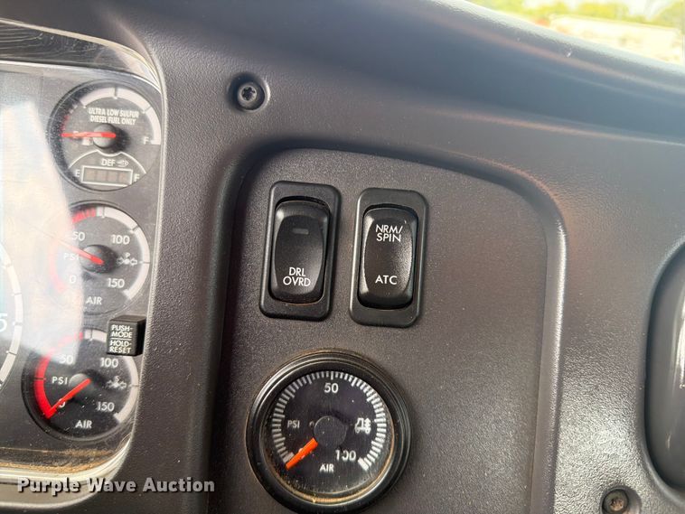 image for item FB5010 2013 Freightliner 108SD utility / service truck