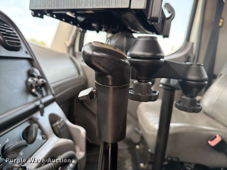 image for item FB5010 2013 Freightliner 108SD utility / service truck