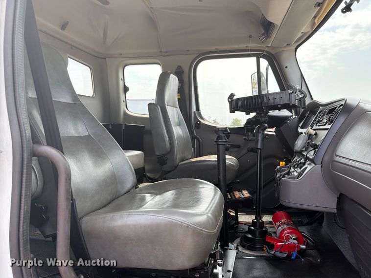 image for item FB5010 2013 Freightliner 108SD utility / service truck