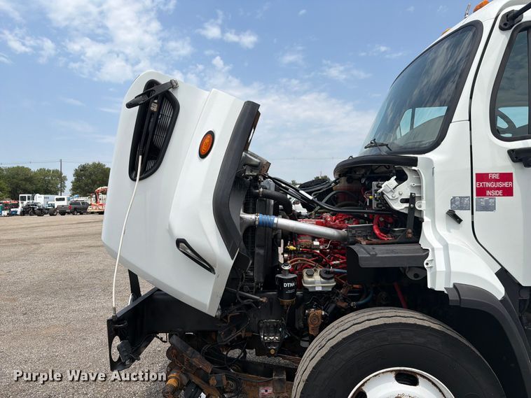 image for item FB5010 2013 Freightliner 108SD utility / service truck