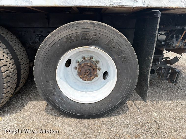 image for item FB5010 2013 Freightliner 108SD utility / service truck