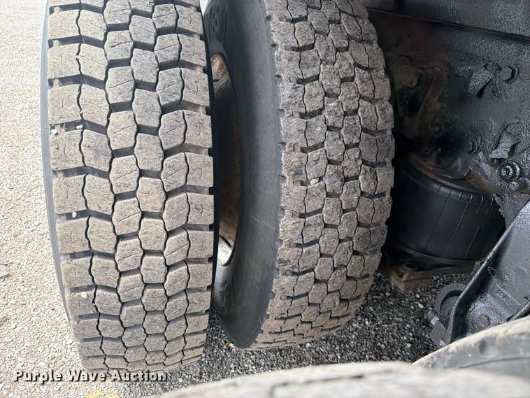 image for item FB5010 2013 Freightliner 108SD utility / service truck