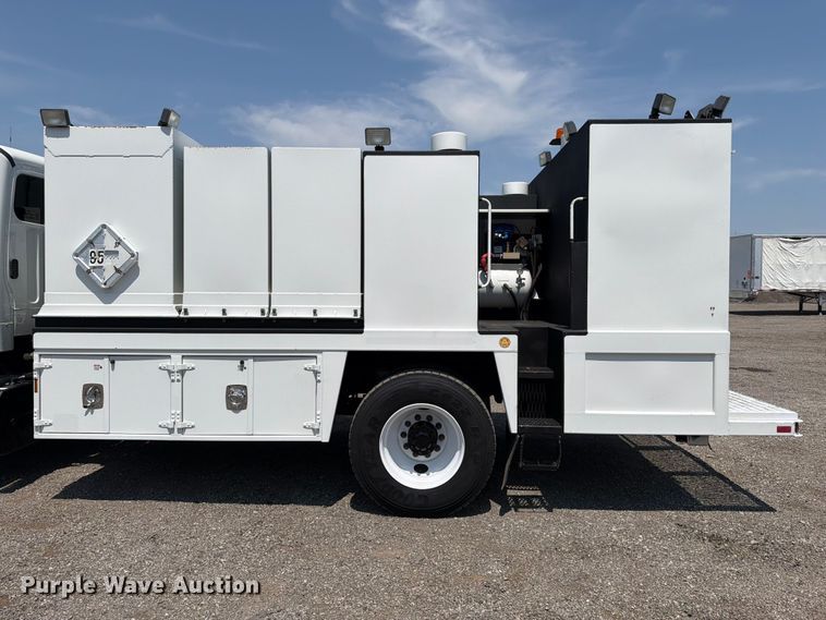 image for item FB5041 2012 Freightliner Business Class M2 fuel / lube truck
