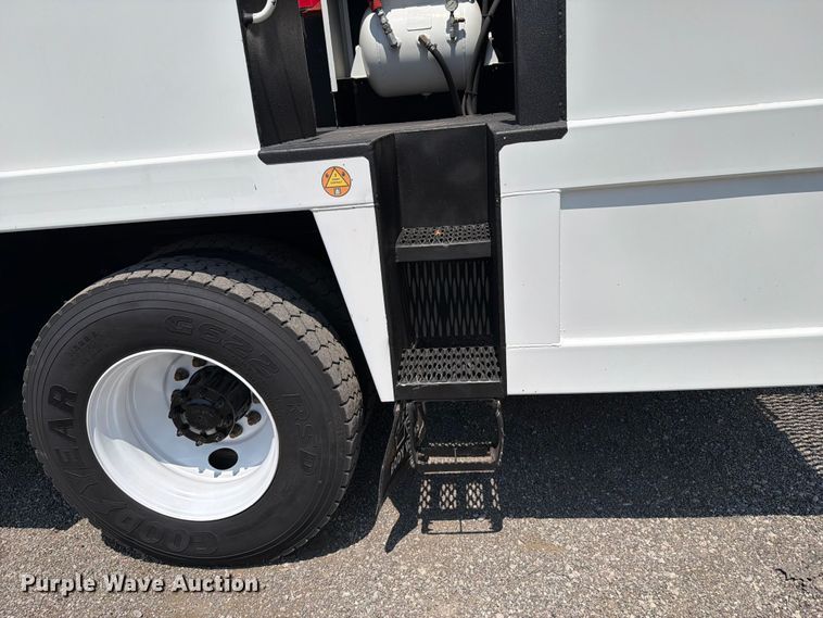 image for item FB5041 2012 Freightliner Business Class M2 fuel / lube truck