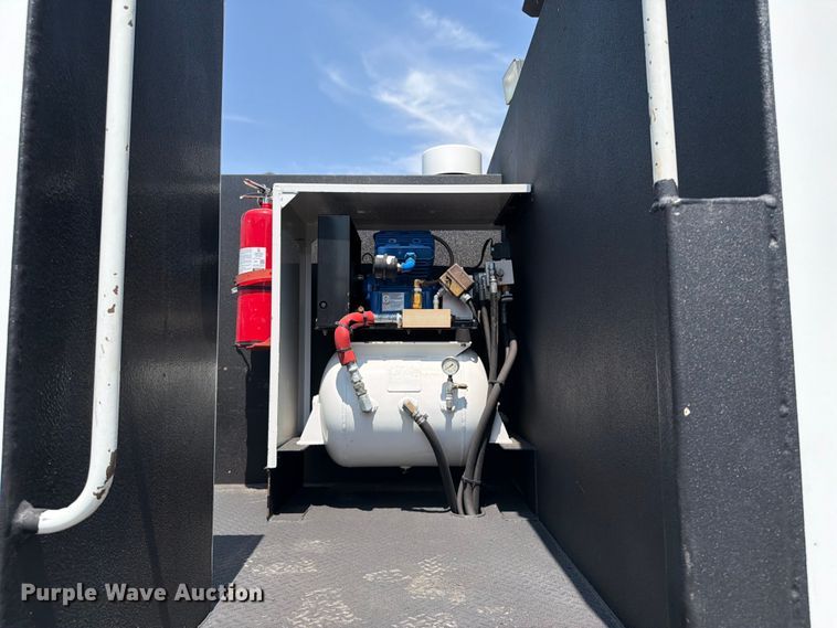 image for item FB5041 2012 Freightliner Business Class M2 fuel / lube truck