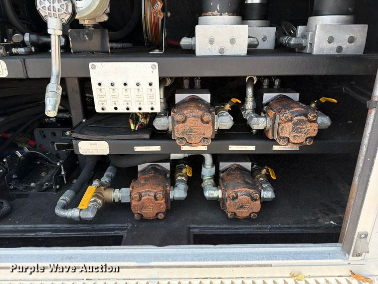 image for item FB5041 2012 Freightliner Business Class M2 fuel / lube truck