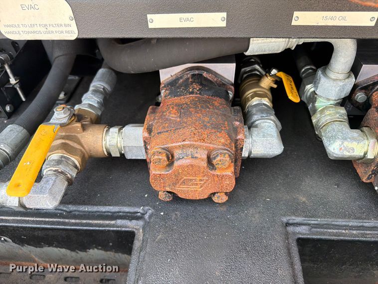 image for item FB5041 2012 Freightliner Business Class M2 fuel / lube truck