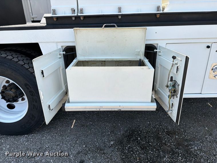 image for item FB5041 2012 Freightliner Business Class M2 fuel / lube truck