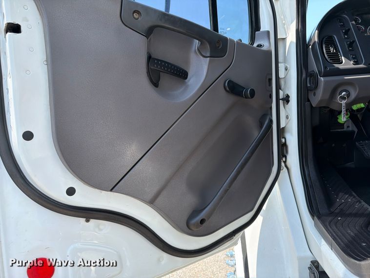 image for item FB5041 2012 Freightliner Business Class M2 fuel / lube truck