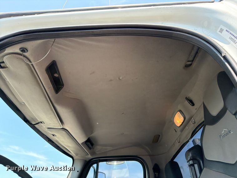 image for item FB5041 2012 Freightliner Business Class M2 fuel / lube truck