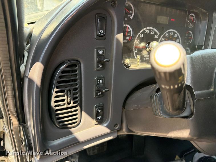 image for item FB5041 2012 Freightliner Business Class M2 fuel / lube truck