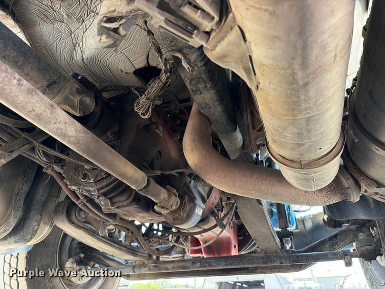 image for item FB5041 2012 Freightliner Business Class M2 fuel / lube truck