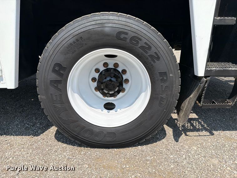 image for item FB5041 2012 Freightliner Business Class M2 fuel / lube truck