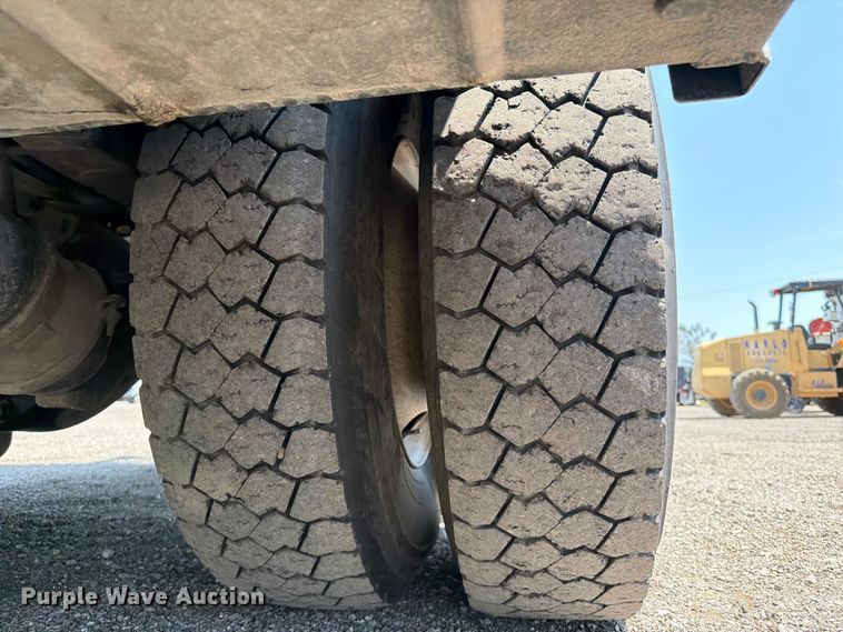 image for item FB5041 2012 Freightliner Business Class M2 fuel / lube truck
