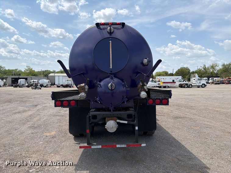 image for item FB5043 1997 Peterbilt 357 vacuum truck