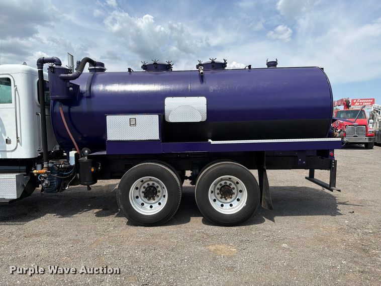 image for item FB5043 1997 Peterbilt 357 vacuum truck