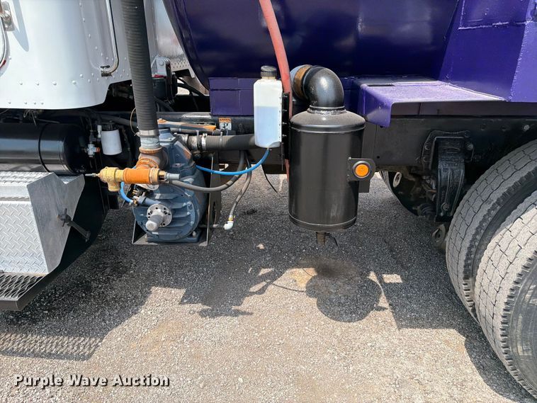 image for item FB5043 1997 Peterbilt 357 vacuum truck