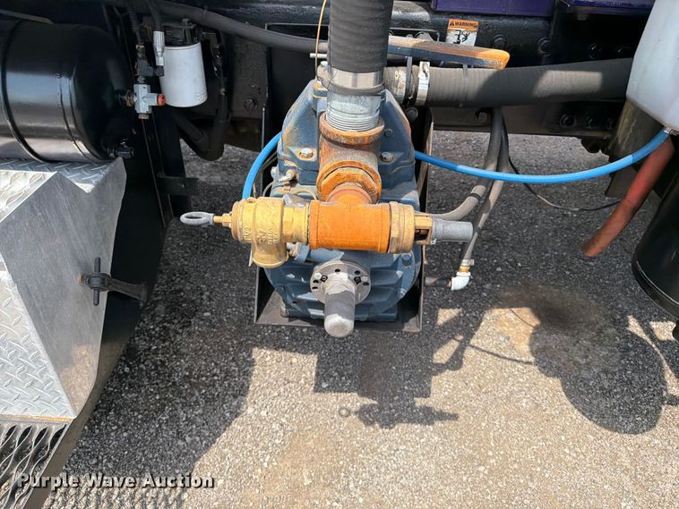 image for item FB5043 1997 Peterbilt 357 vacuum truck