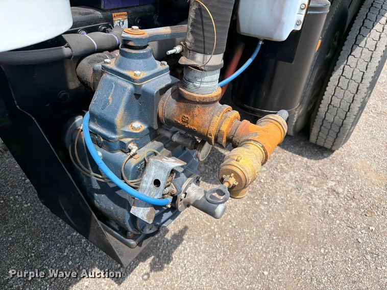 image for item FB5043 1997 Peterbilt 357 vacuum truck