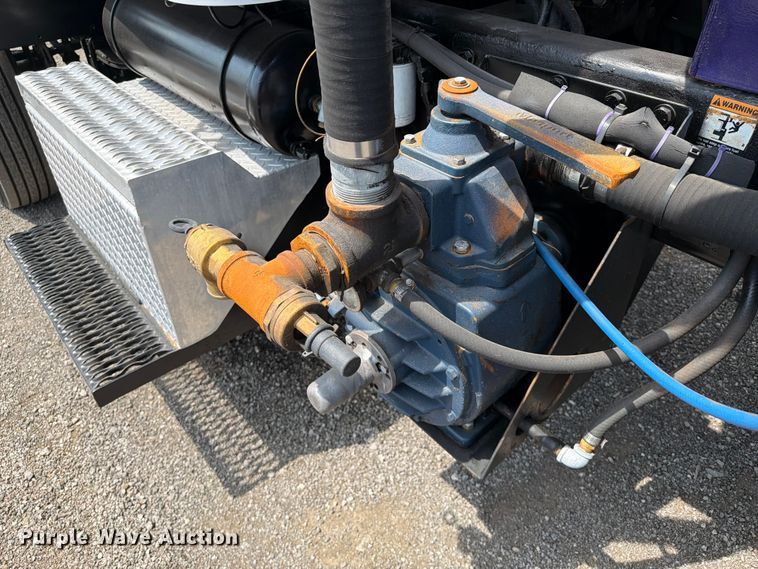 image for item FB5043 1997 Peterbilt 357 vacuum truck