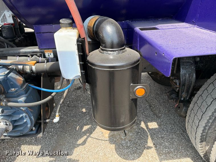 image for item FB5043 1997 Peterbilt 357 vacuum truck