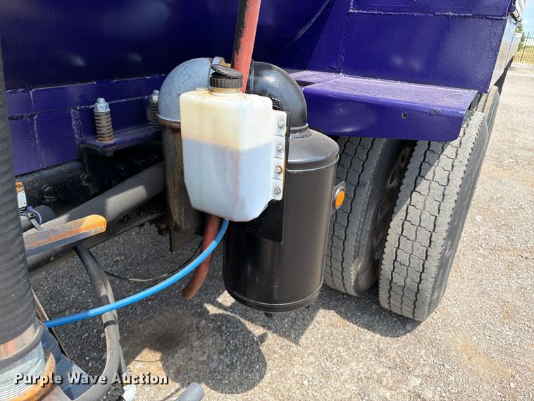 image for item FB5043 1997 Peterbilt 357 vacuum truck