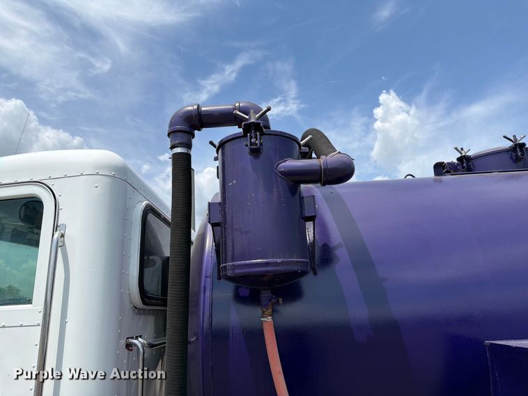 image for item FB5043 1997 Peterbilt 357 vacuum truck