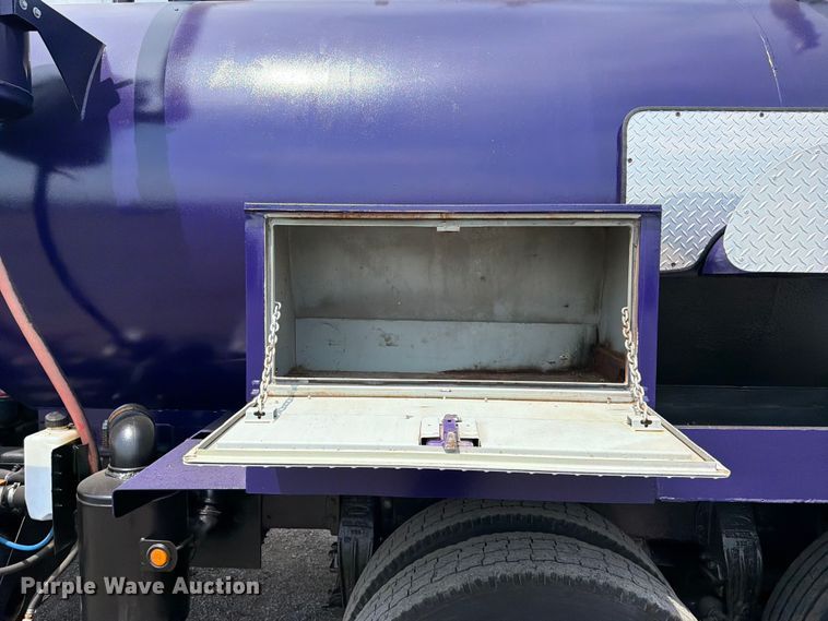 image for item FB5043 1997 Peterbilt 357 vacuum truck