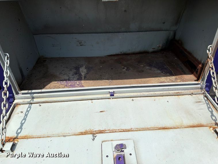 image for item FB5043 1997 Peterbilt 357 vacuum truck