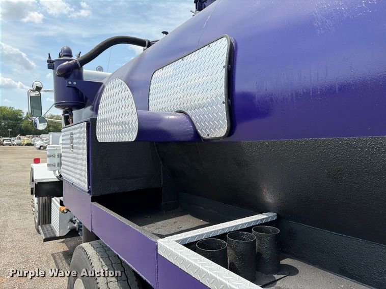 image for item FB5043 1997 Peterbilt 357 vacuum truck