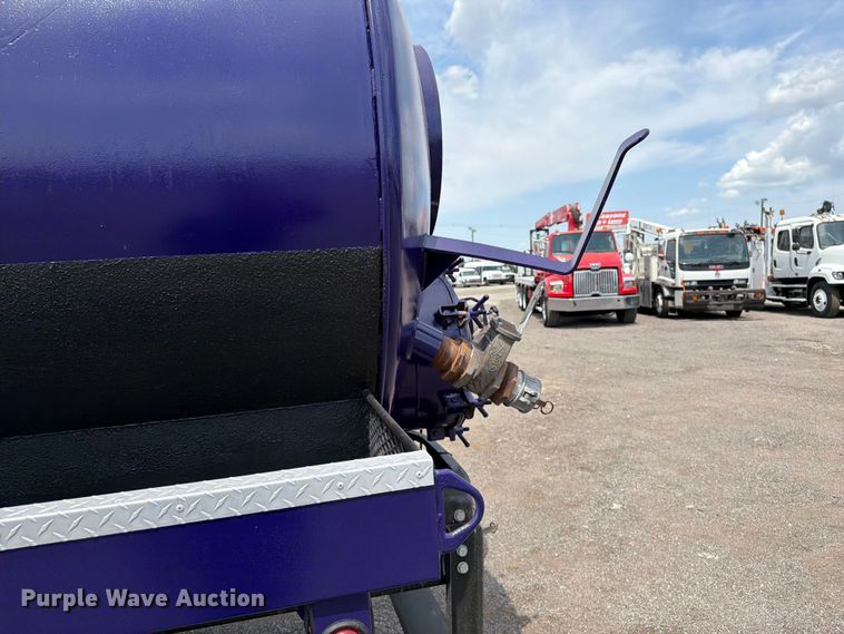image for item FB5043 1997 Peterbilt 357 vacuum truck