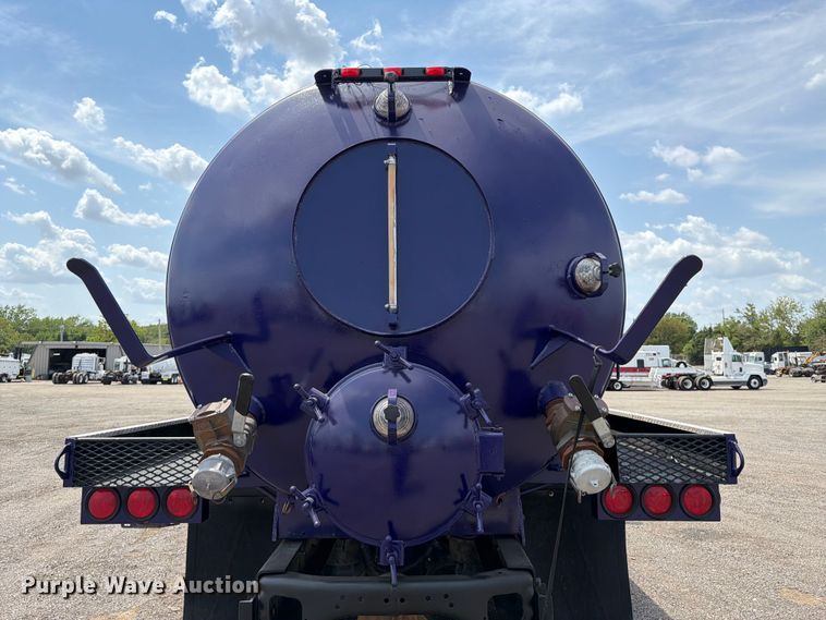image for item FB5043 1997 Peterbilt 357 vacuum truck