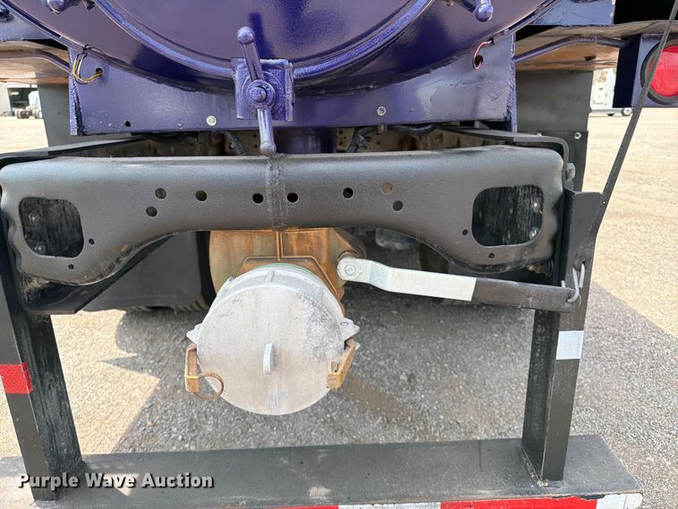 image for item FB5043 1997 Peterbilt 357 vacuum truck