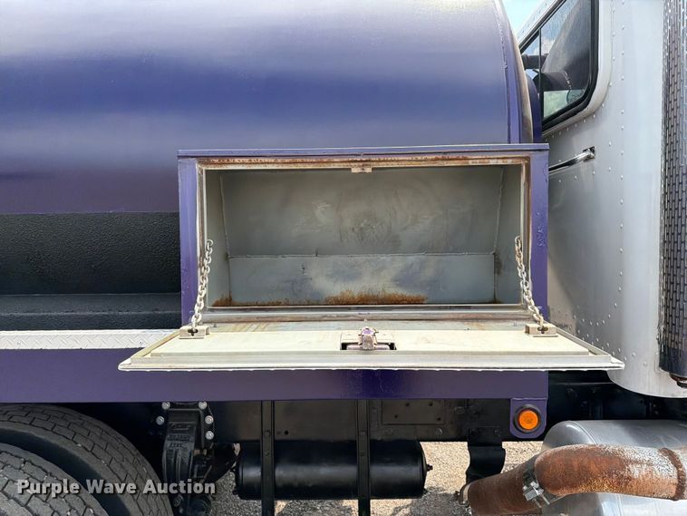 image for item FB5043 1997 Peterbilt 357 vacuum truck