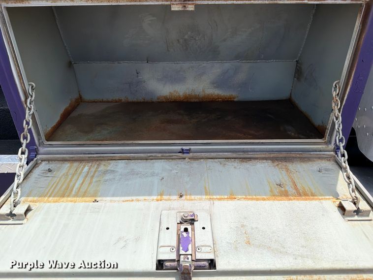 image for item FB5043 1997 Peterbilt 357 vacuum truck