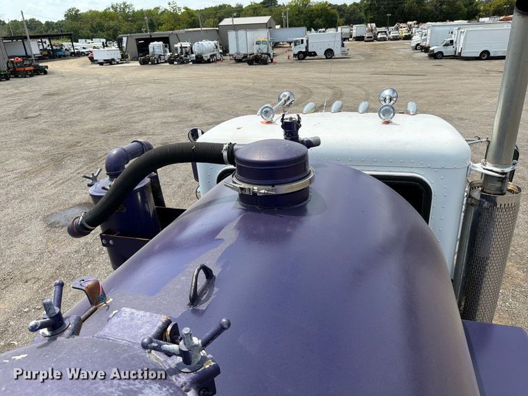 image for item FB5043 1997 Peterbilt 357 vacuum truck
