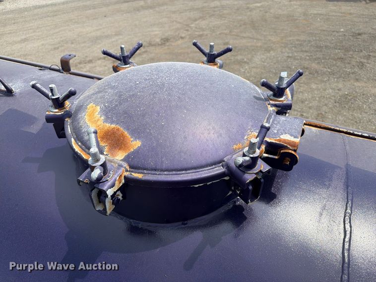 image for item FB5043 1997 Peterbilt 357 vacuum truck