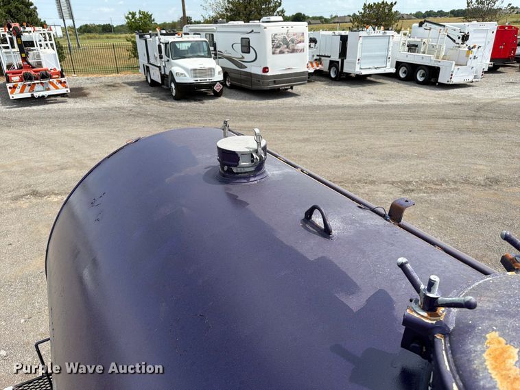 image for item FB5043 1997 Peterbilt 357 vacuum truck